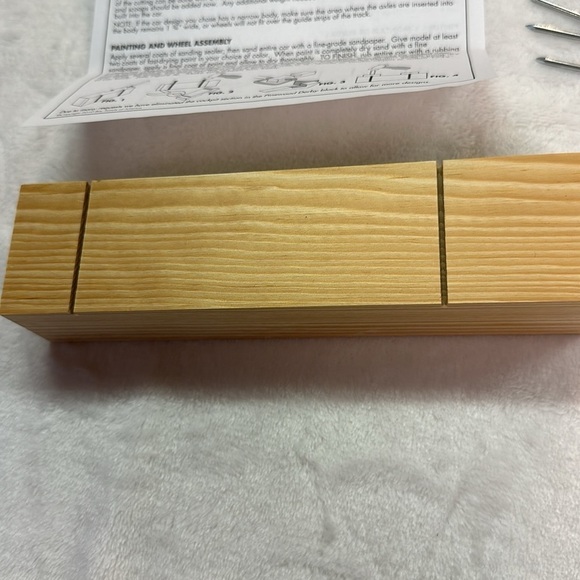 Pinewood Derby Grand Prix Official Race Kit: 4 Axles, Pine Block, 4 Wheels New - Picture 5 of 8